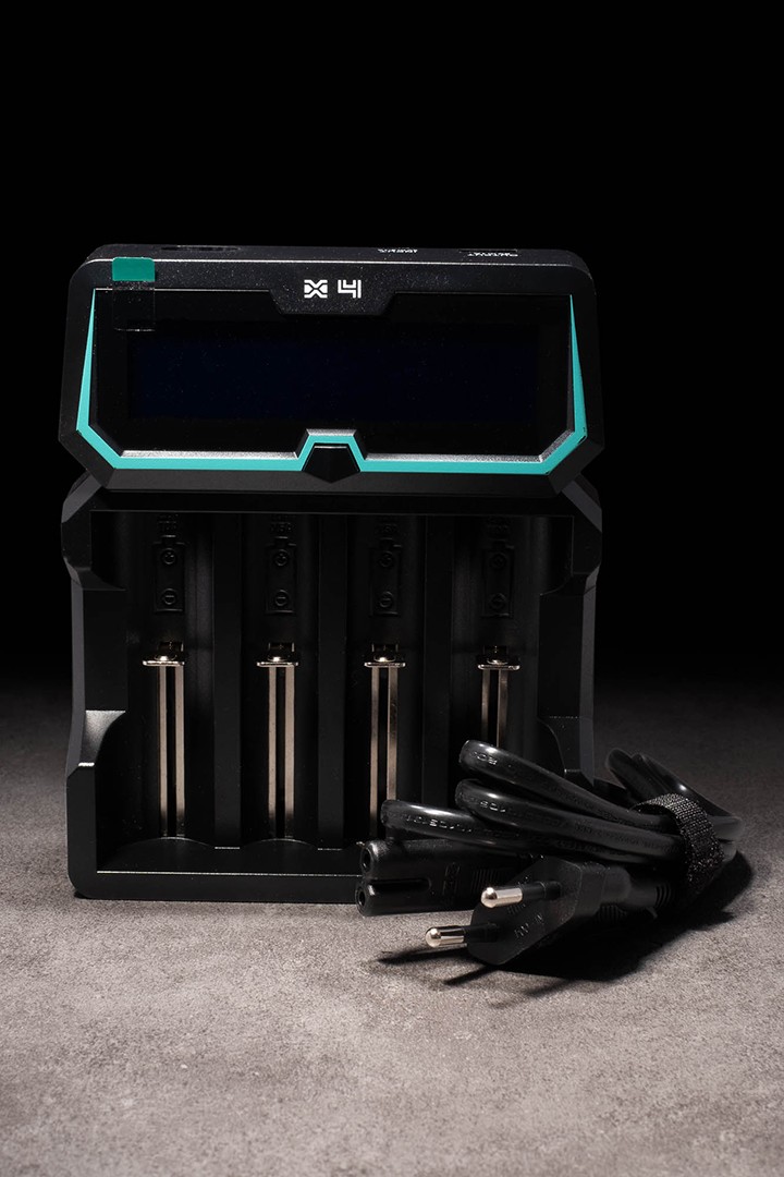 Chargeur 4 places X4 XTAR - ICI ET VAP Chargeur 4 places X4 XTAR - ICI ET VAP