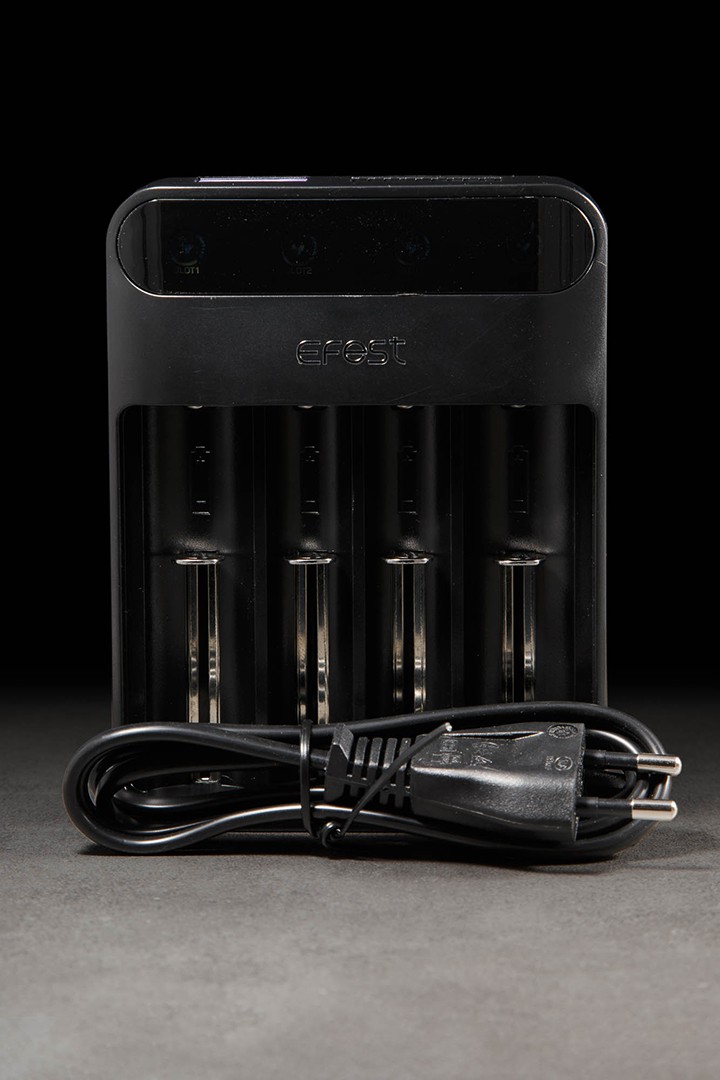 Chargeur 4 places Lush Q4 EFEST - ICI ET VAP Chargeur 4 places Lush Q4 EFEST - ICI ET VAP